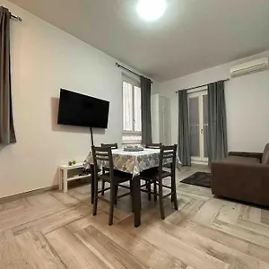 Apartament Family Flat Near Metro A, Rzym